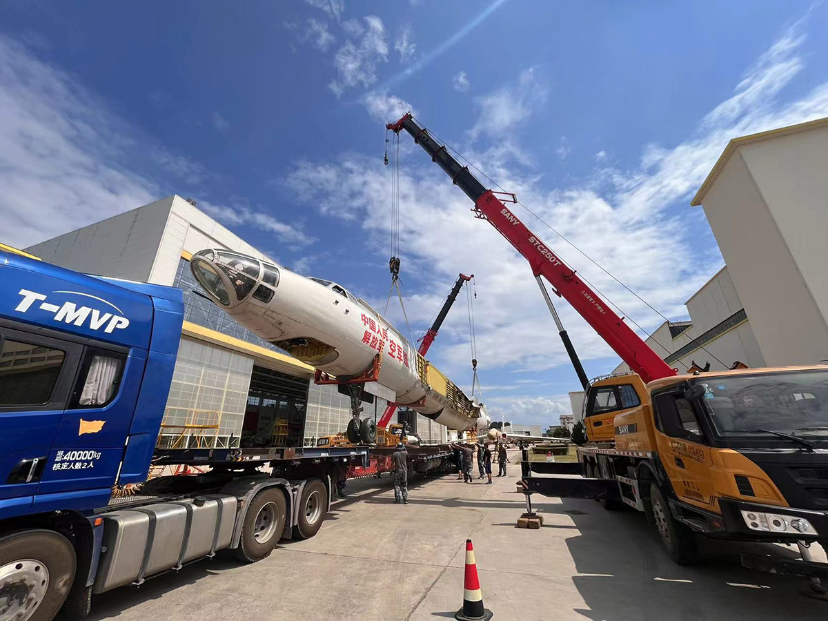 武功-成都航空職業技術學院-轟6 工作現場